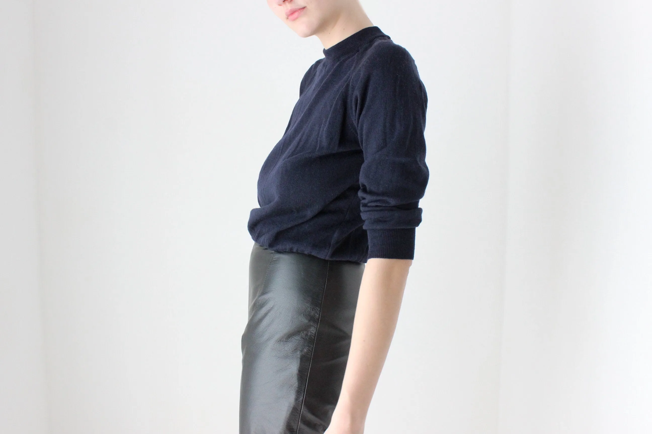 BALLETCORE 90s Navy Blue Soft Wool Cropped Sweater