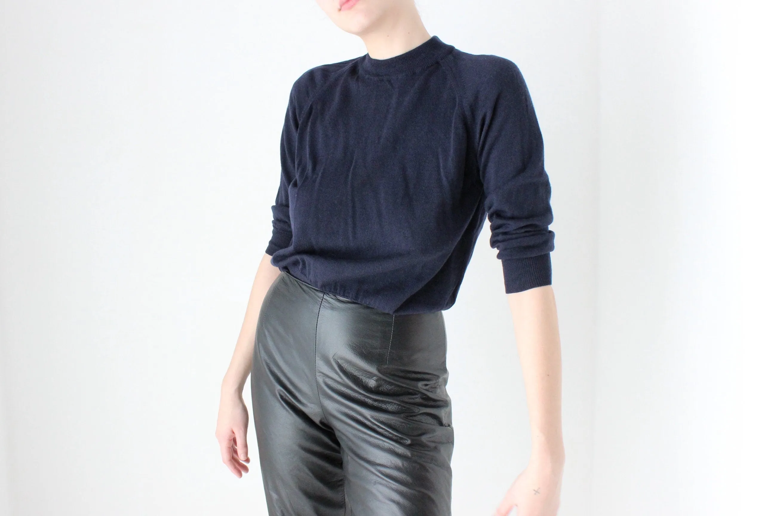 BALLETCORE 90s Navy Blue Soft Wool Cropped Sweater