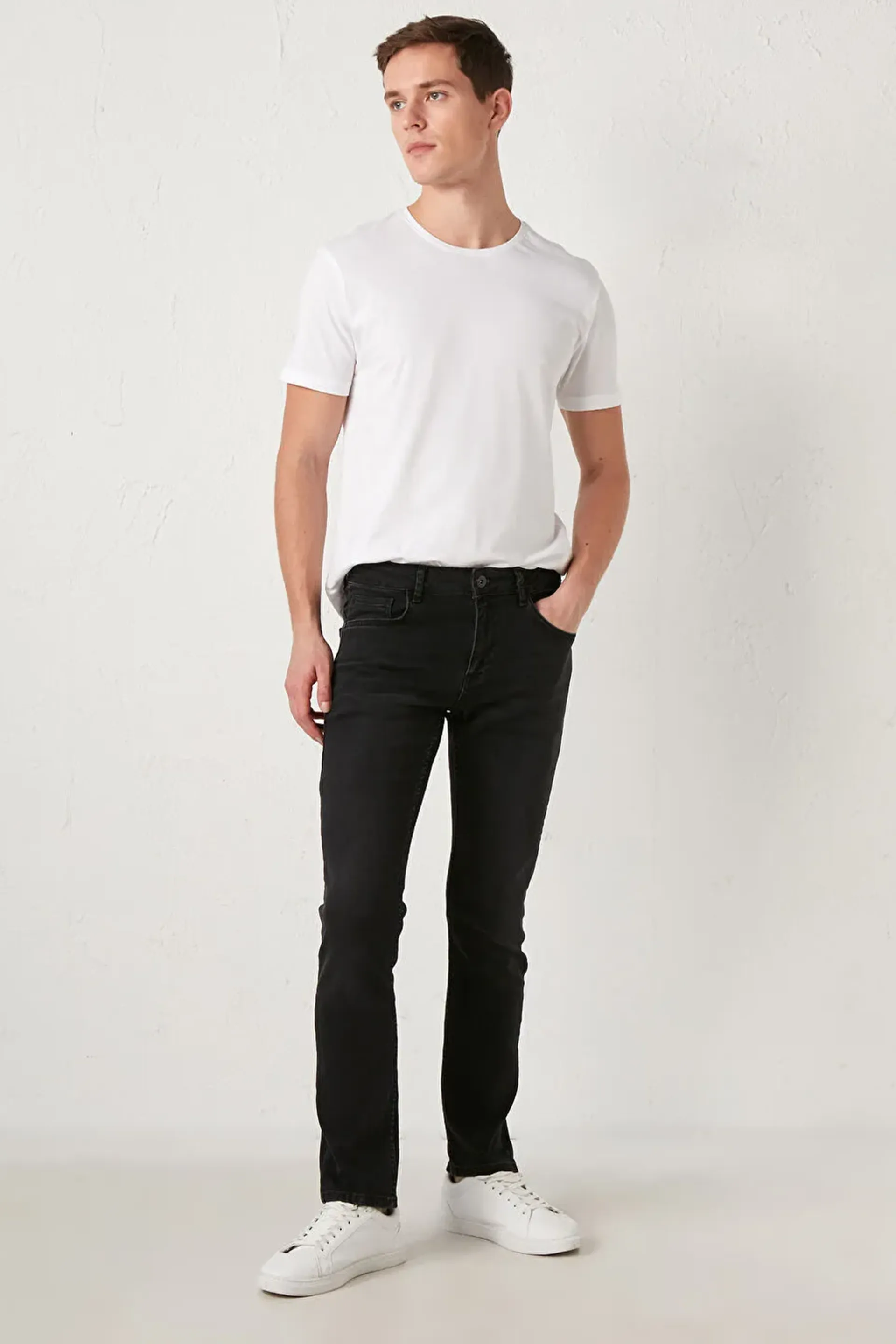 Black Narrow Fit Jeans