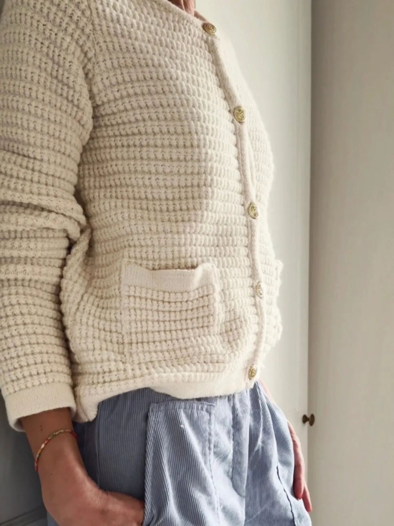 VENI KNIT CARDIGAN WITH GOLD BUTTONS - OFF WHITE