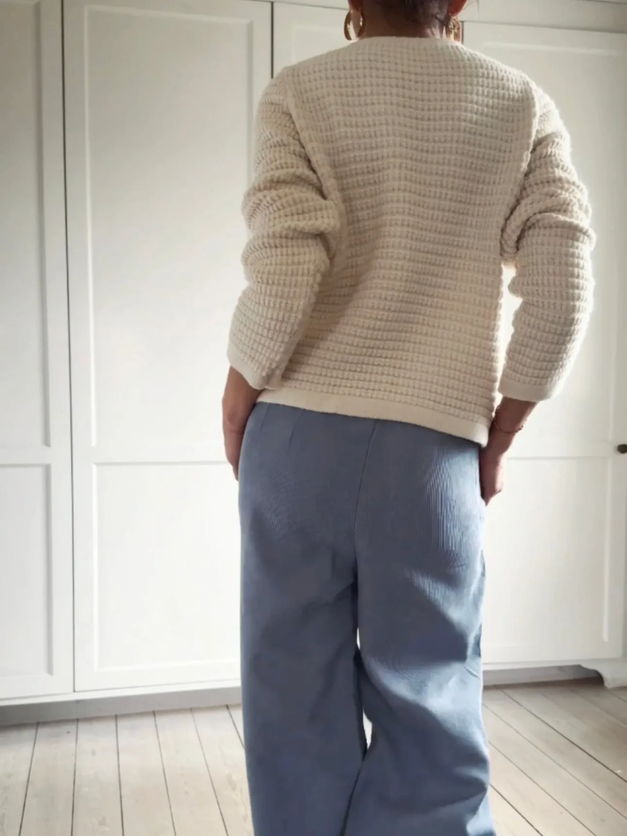VENI KNIT CARDIGAN WITH GOLD BUTTONS - OFF WHITE
