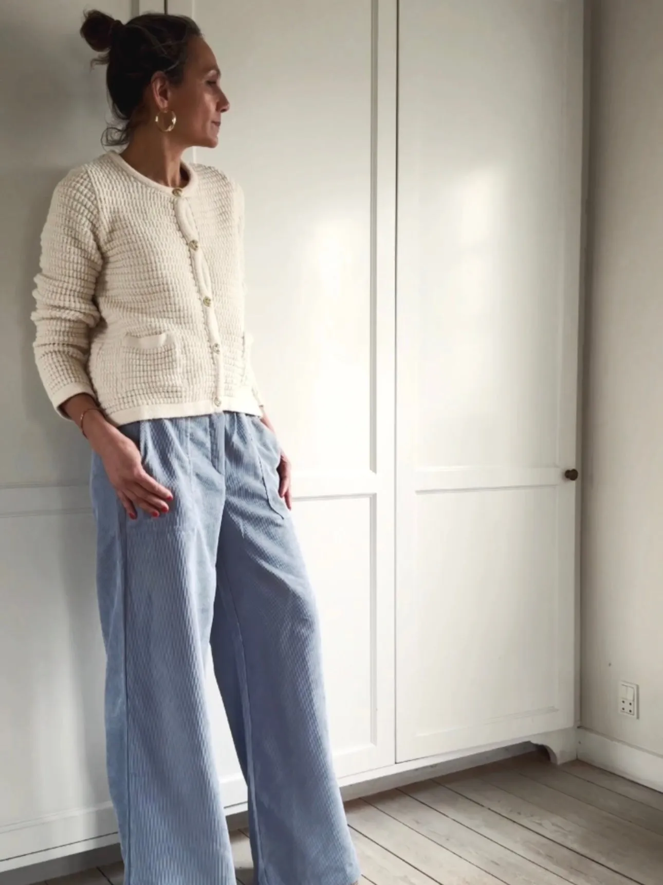 VENI KNIT CARDIGAN WITH GOLD BUTTONS - OFF WHITE