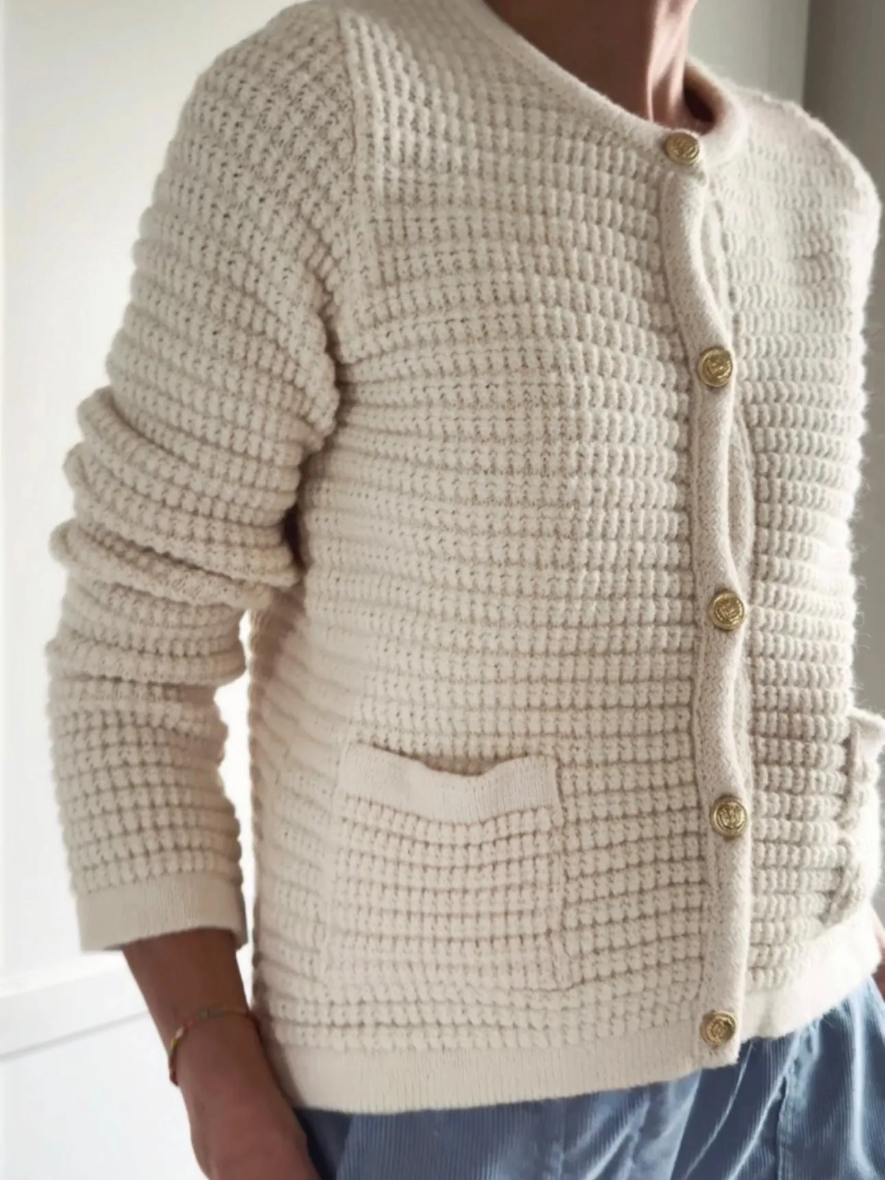 VENI KNIT CARDIGAN WITH GOLD BUTTONS - OFF WHITE