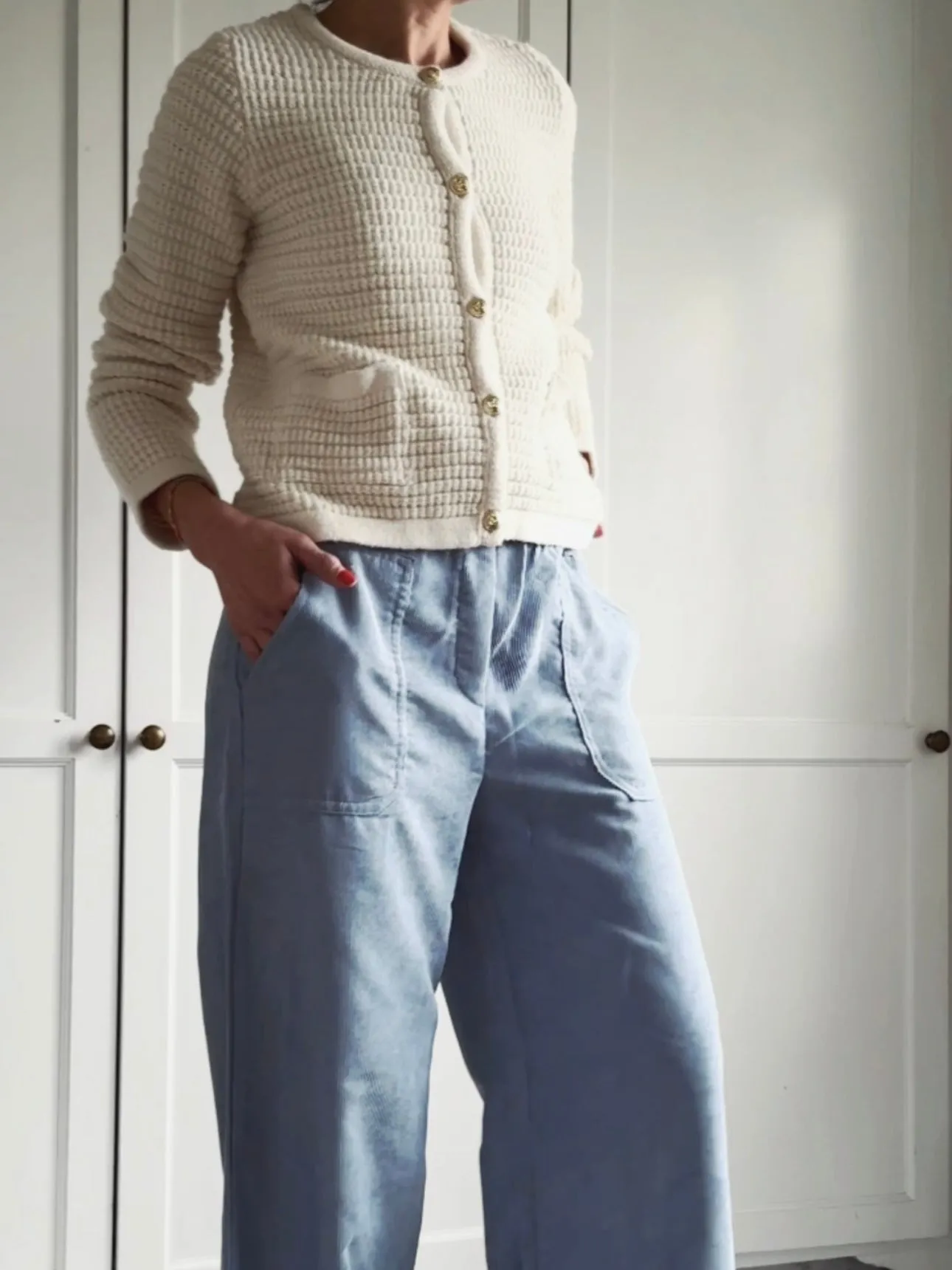VENI KNIT CARDIGAN WITH GOLD BUTTONS - OFF WHITE